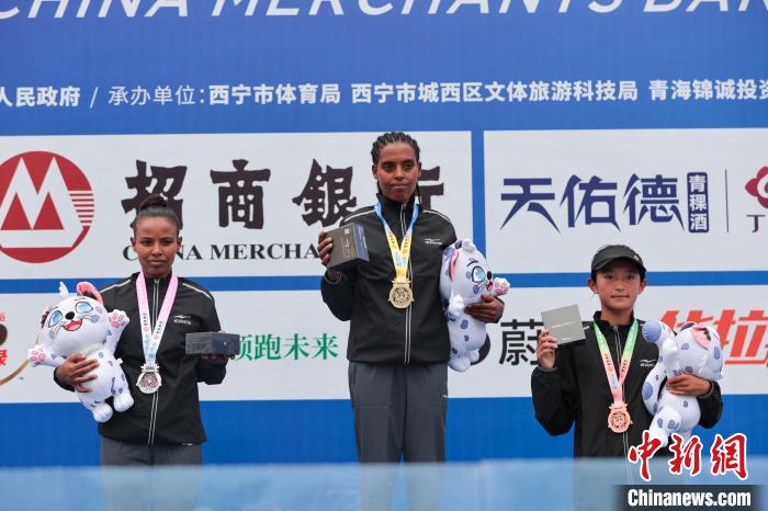 2024西宁半程马拉松开跑 12000跑者共赴清凉赛道