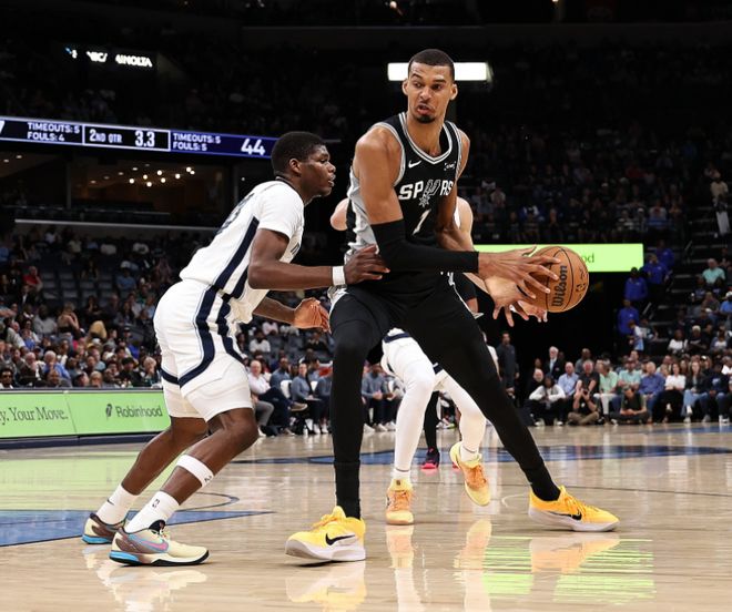 文班亚马27分钟砍19+15+7盖帽 马刺豪取7连胜冲击