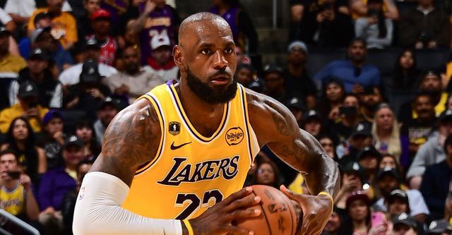 詹姆斯复出高效贡献湖人掀翻公牛