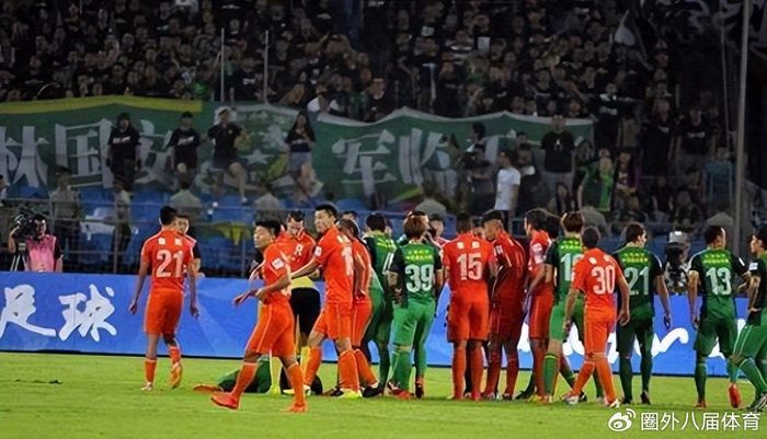 克雷桑绝平上港！泰山队教练组大换血，莫雷诺