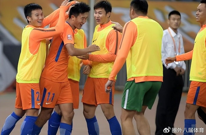 克雷桑绝平上港！泰山队教练组大换血，莫雷诺