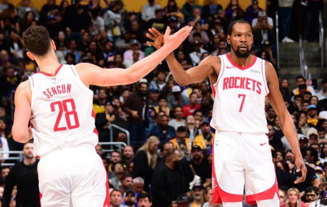 杜兰特带伤难阻湖人包夹，詹姆斯强势引领双杀