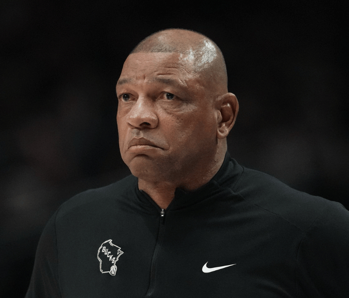 雄鹿主场惨败马刺 里弗斯执教生涯首度无缘季后